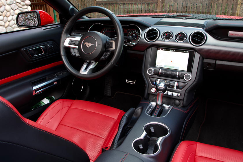 Featured image of post 2020 Ford Mustang Gt Convertible Interior