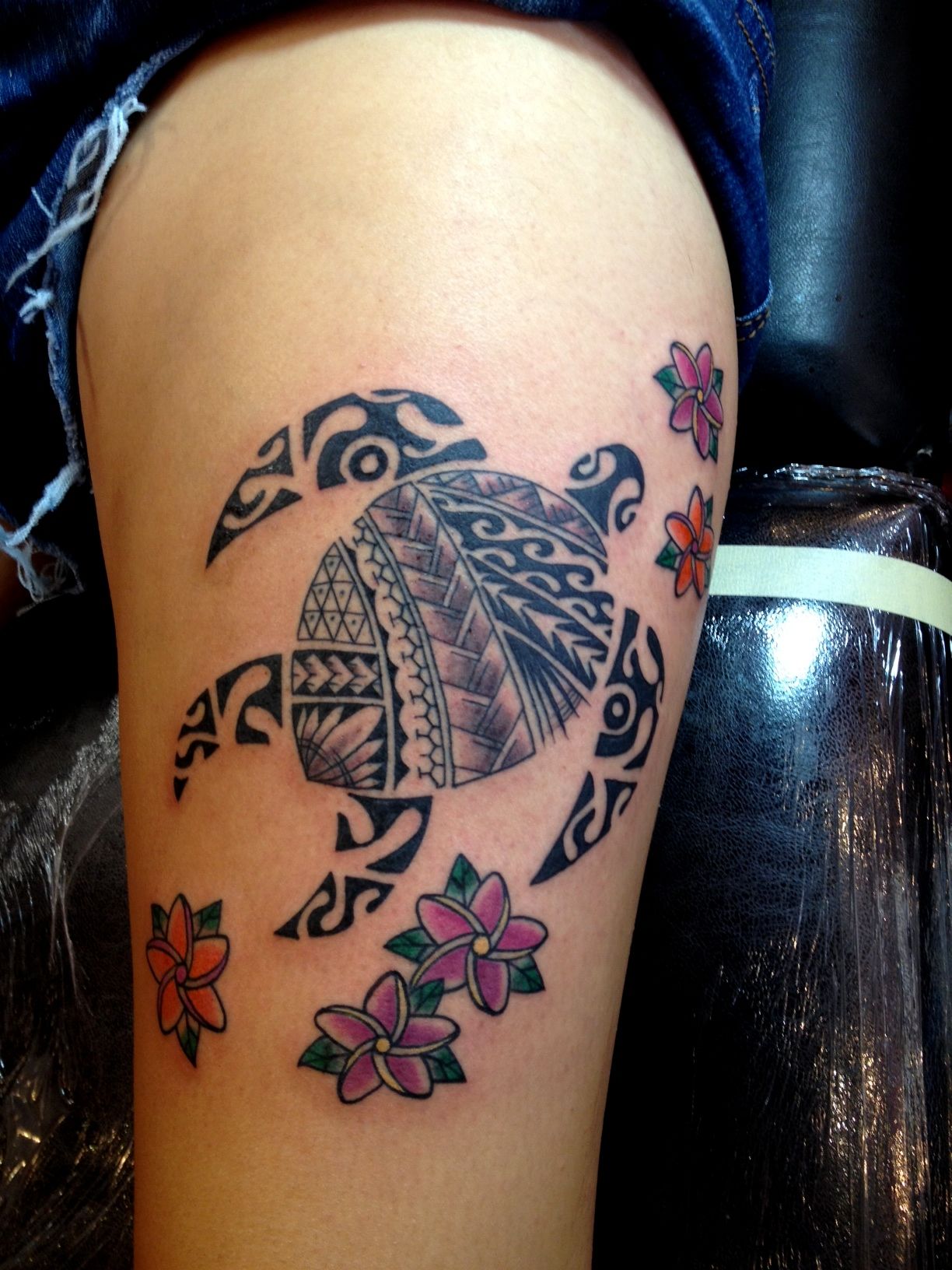 Featured image of post Hawaiian Tribal Tattoos Female Hawaiian Turtle Tattoo